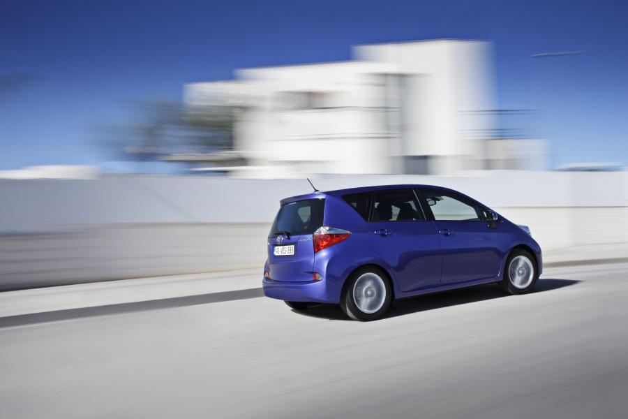  Toyota Verso-S 2010 года  (фото 77 из 109)